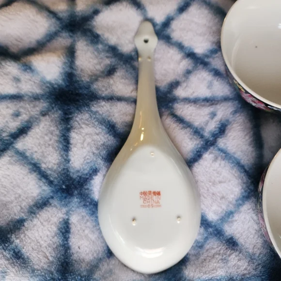 Jingdezhen 9 Peices Millefleur Famille Noire 4 Bowls, 4 Spoons & 1 Serving Spoon - Picture 11 of 12